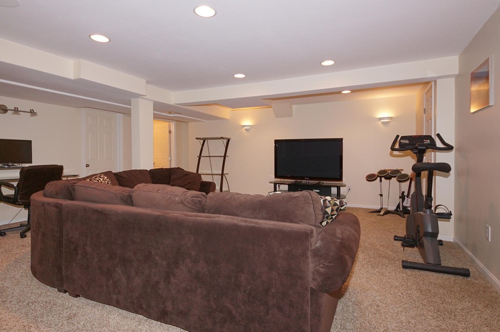313 Robert Road Marlborough, MA 01752 - Photo 25 of 30 Gallery Image 25