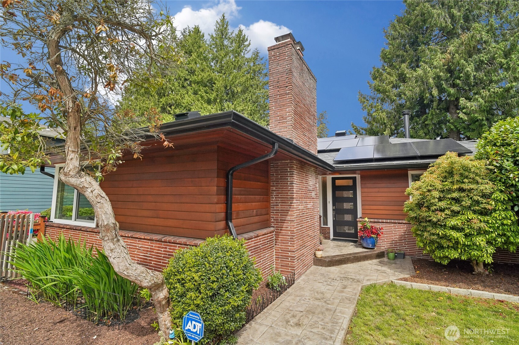 4208 Southwest Roxbury Street Seattle, WA 98136 - Photo 3 of 40 Gallery Image 3