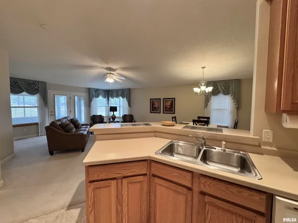 $205,000 | 1103 Hawthorn Ridge, Macomb, IL 61455