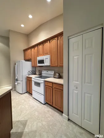 $205,000 | 1103 Hawthorn Ridge, Macomb, IL 61455