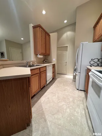 $205,000 | 1103 Hawthorn Ridge, Macomb, IL 61455