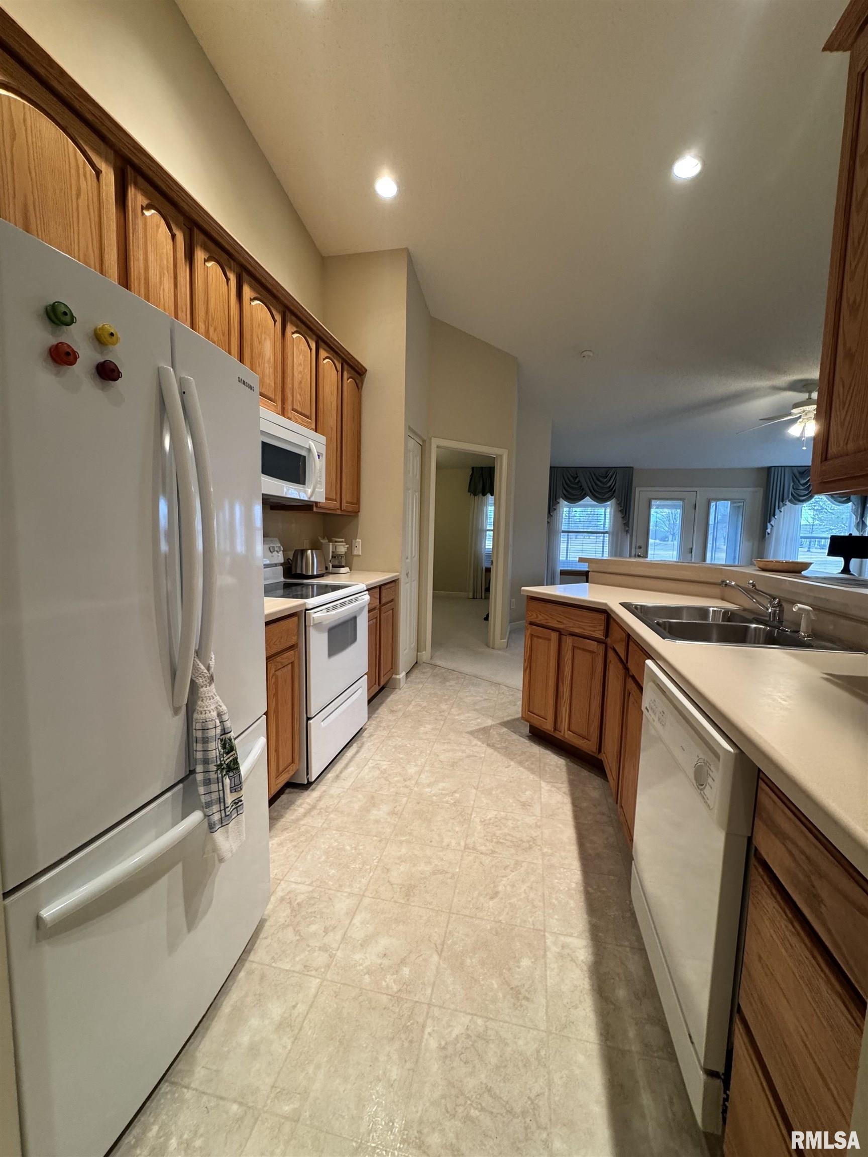 1103 Hawthorn Ridge Macomb, IL 61455 - Photo 17 of 31