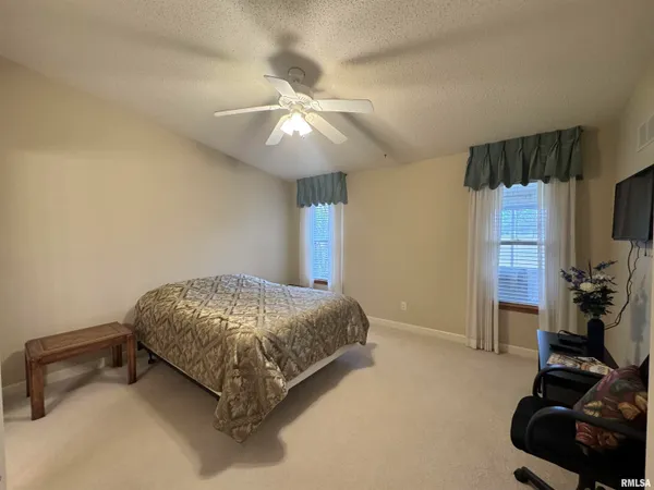 $205,000 | 1103 Hawthorn Ridge, Macomb, IL 61455