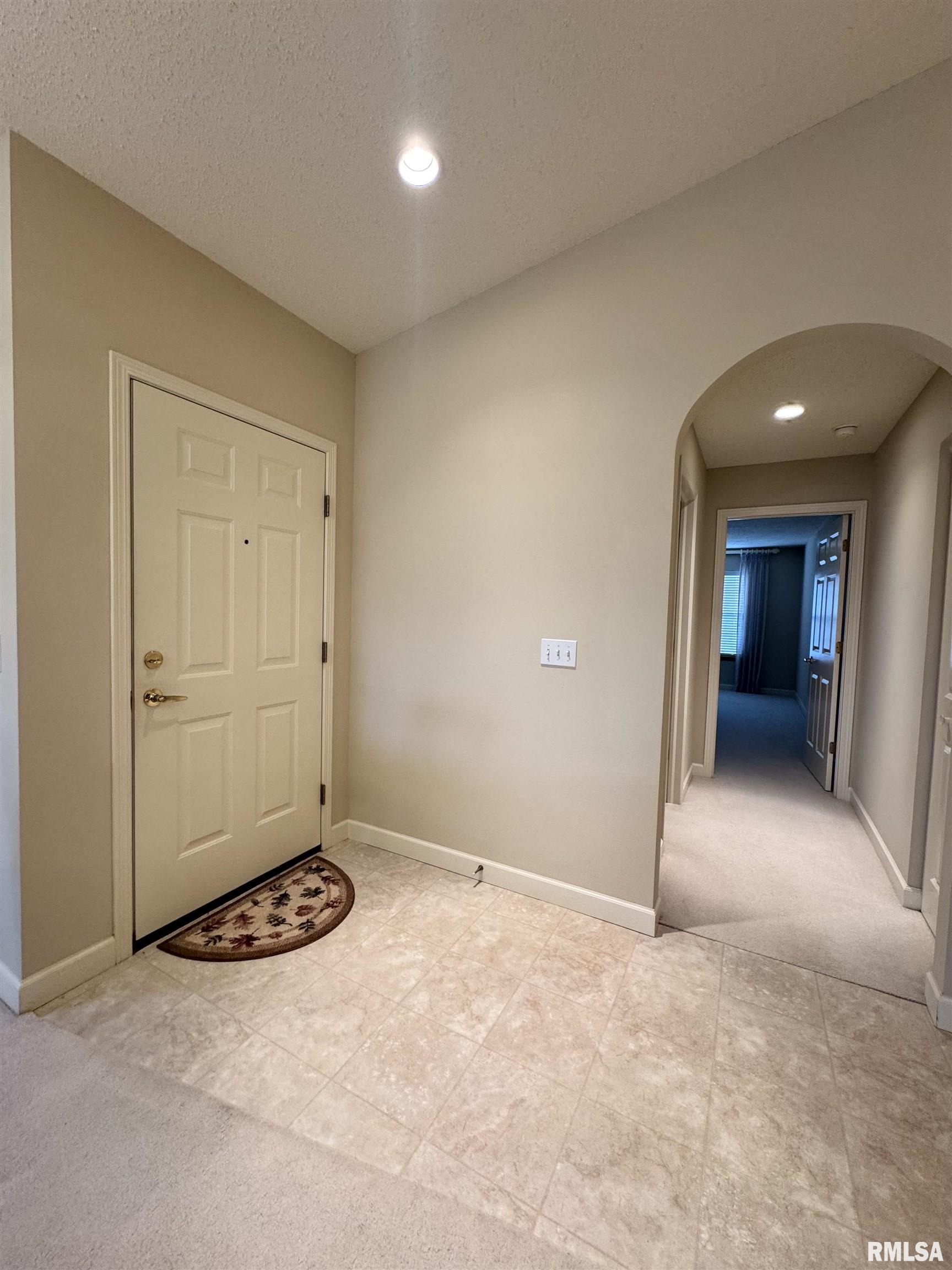 1103 Hawthorn Ridge Macomb, IL 61455 - Photo 2 of 31