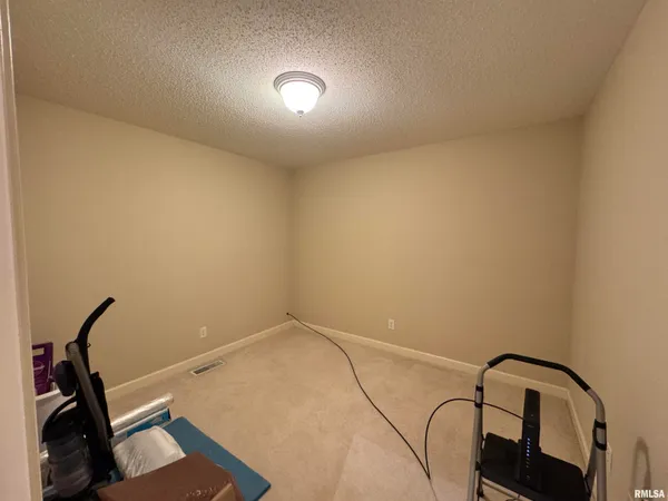 $205,000 | 1103 Hawthorn Ridge, Macomb, IL 61455