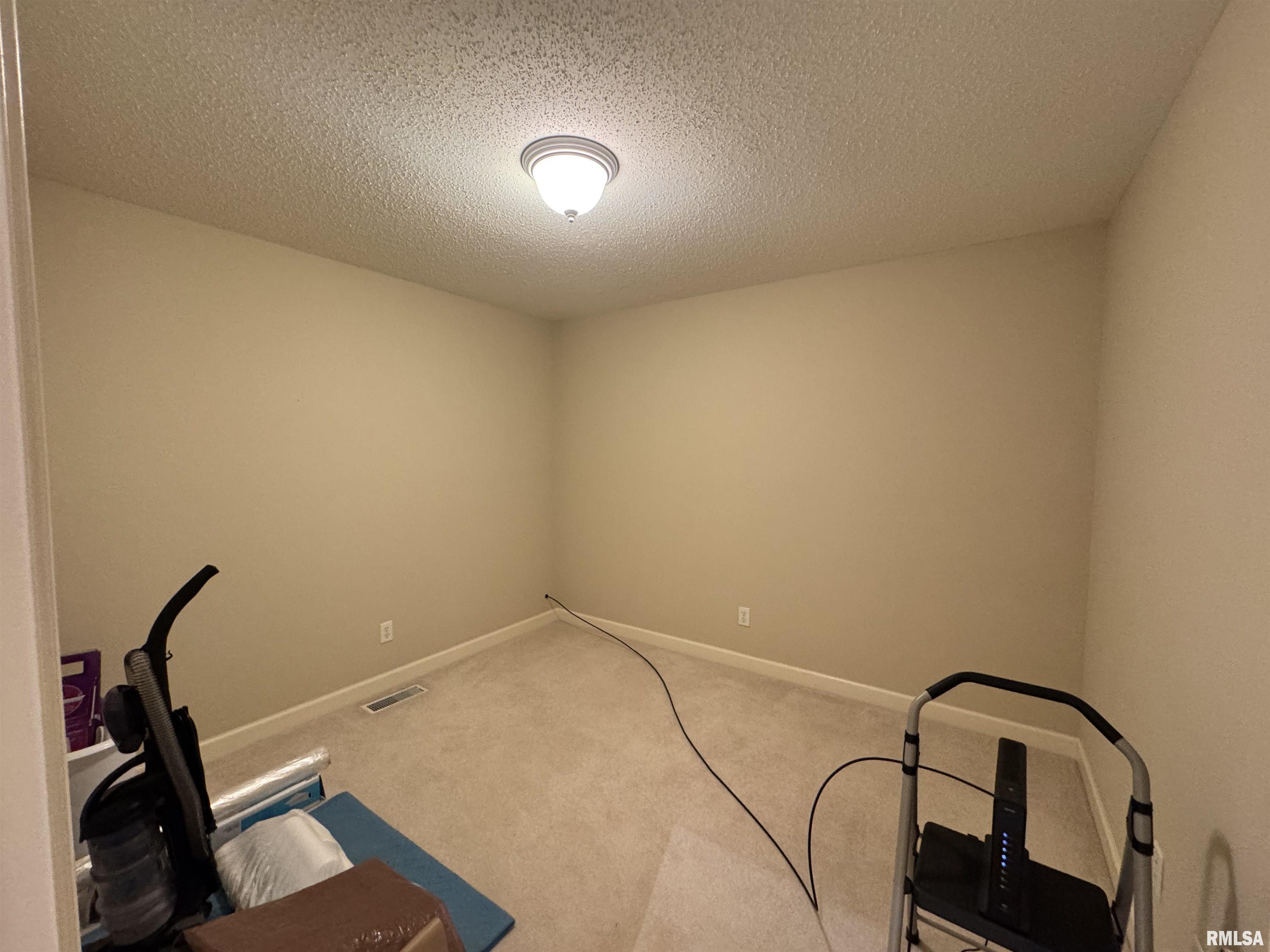 1103 Hawthorn Ridge Macomb, IL 61455 - Photo 24 of 31