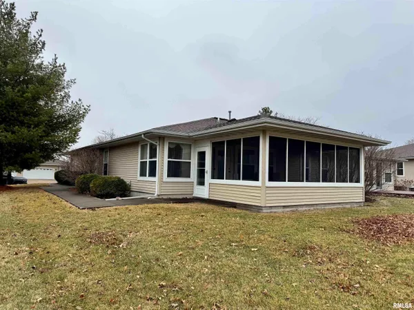 $205,000 | 1103 Hawthorn Ridge, Macomb, IL 61455