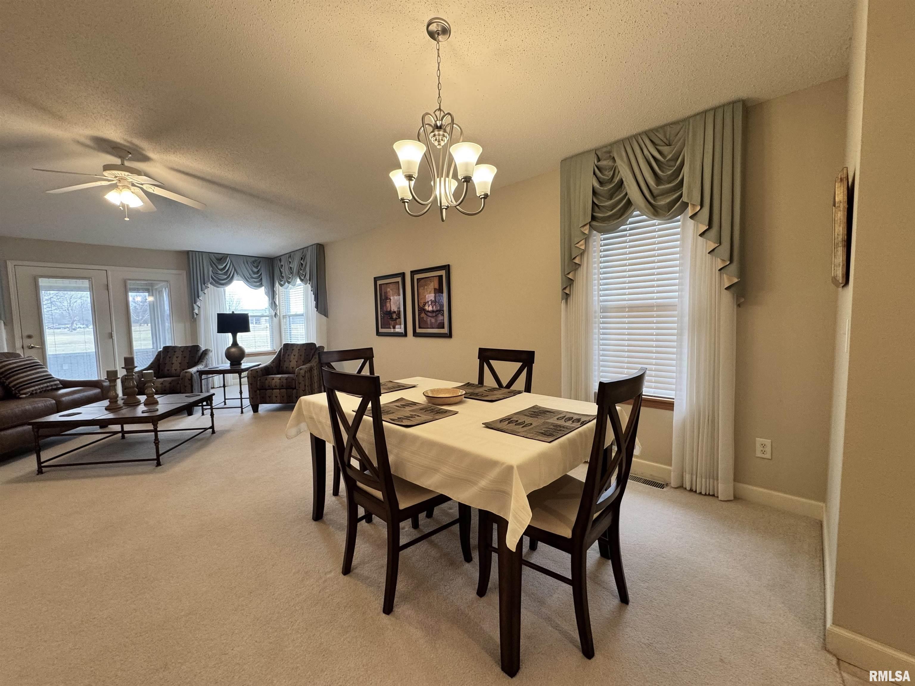 1103 Hawthorn Ridge Macomb, IL 61455 - Photo 3 of 31