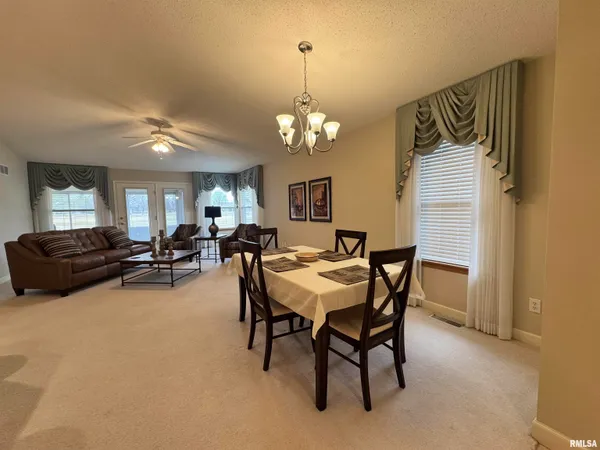 $205,000 | 1103 Hawthorn Ridge, Macomb, IL 61455