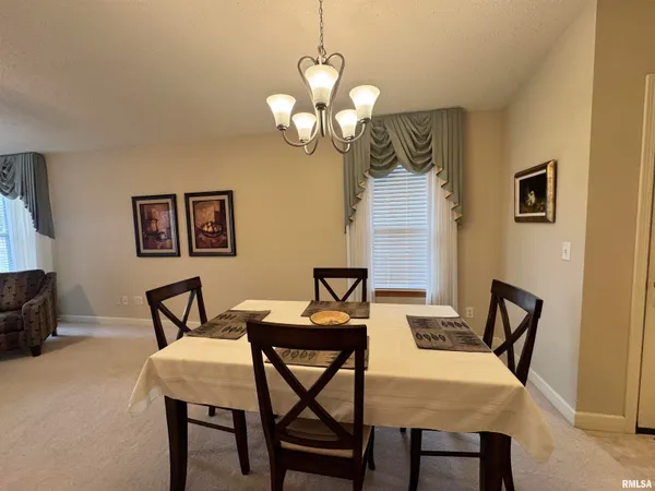 $205,000 | 1103 Hawthorn Ridge, Macomb, IL 61455