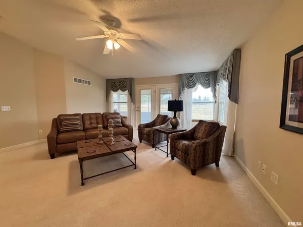 $205,000 | 1103 Hawthorn Ridge, Macomb, IL 61455