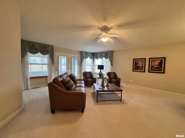 $205,000 | 1103 Hawthorn Ridge, Macomb, IL 61455