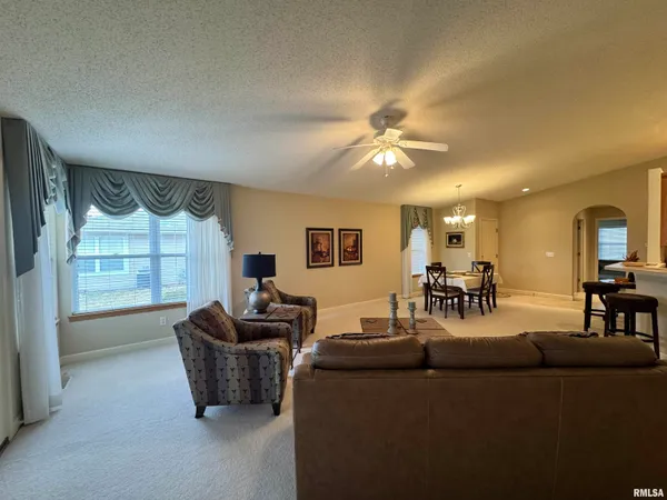 $205,000 | 1103 Hawthorn Ridge, Macomb, IL 61455