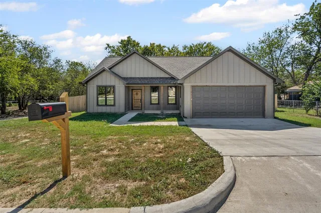 $270,000 | 901 Southwest 10th Street, Mineral Wells, TX 76067