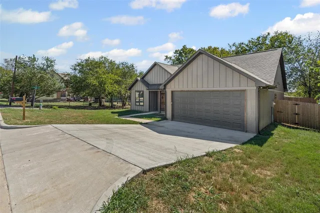 $270,000 | 901 Southwest 10th Street, Mineral Wells, TX 76067