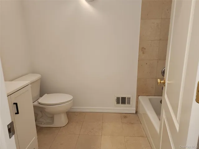 $1,149,900 | 1 A Jackson Avenue, Unit A, Hampton Bays, NY 11946