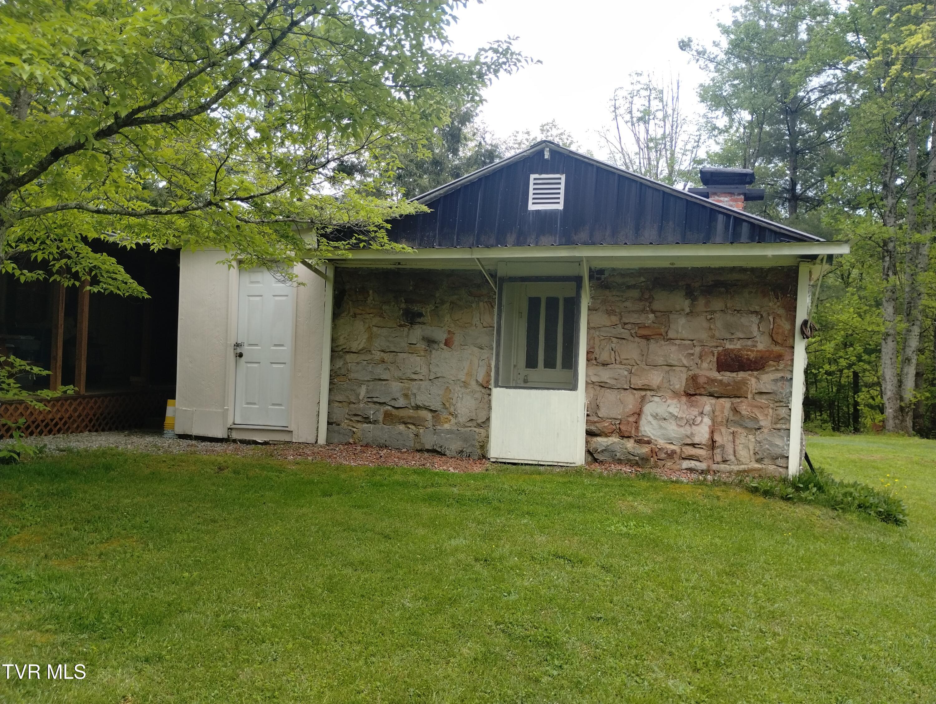 6560 Gilliam Road Wise, VA 24293 - Photo 5 of 22 Block storage building