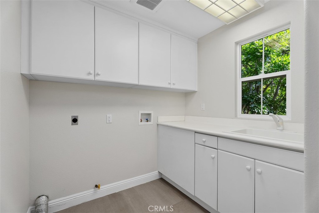 9 Franklin Way Ladera Ranch, CA 92694 - Photo 25 of 45 Upstairs Laundry Room