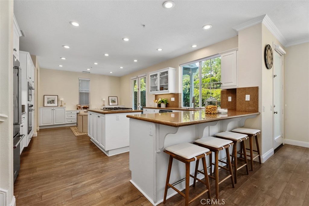 9 Franklin Way Ladera Ranch, CA 92694 - Photo 8 of 45 Kitchen Area with Bar Top Seating and Breakfast Nook
