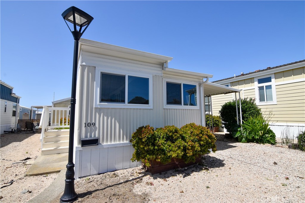 109 1st Avenue, Unit 3 Pacifica, CA 94044 - Photo 14 of 23 a view of a house with a yard