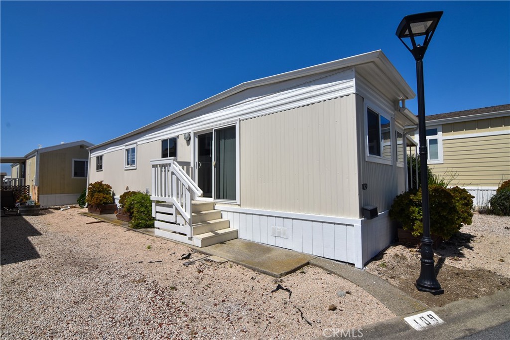 109 1st Avenue, Unit 3 Pacifica, CA 94044 - Photo 16 of 23 a view of a house with backyard