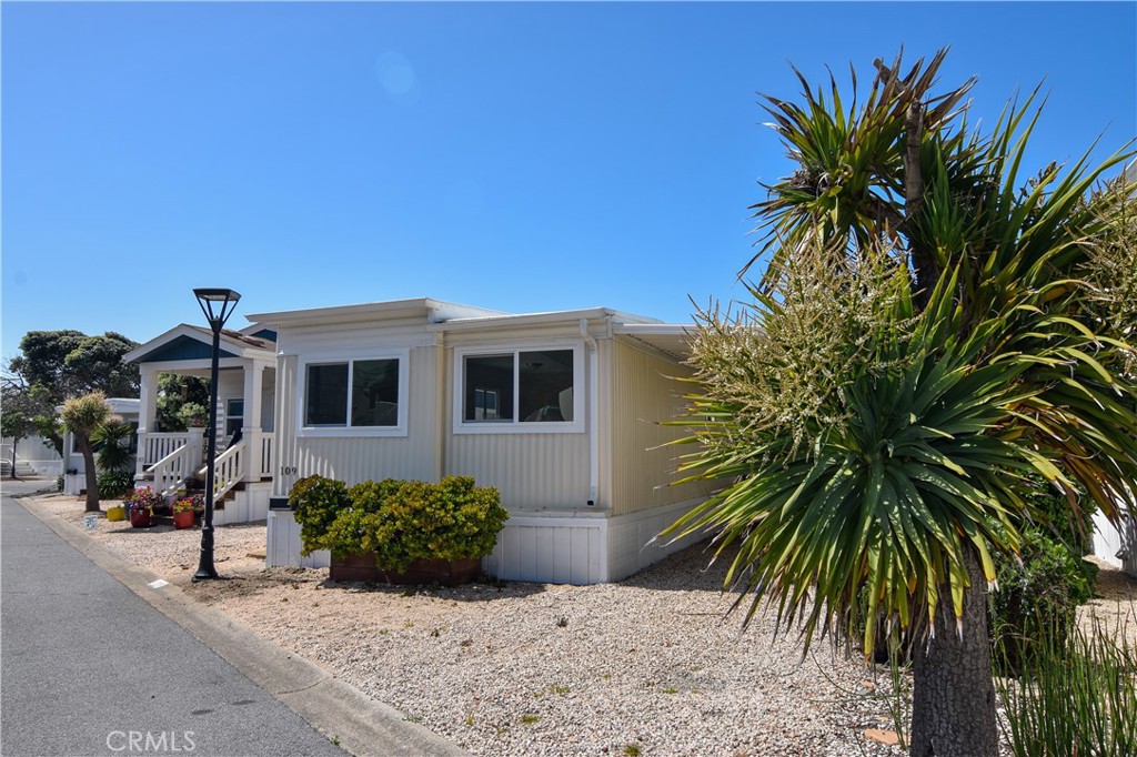 109 1st Avenue, Unit 3 Pacifica, CA 94044 - Photo 17 of 23 a view of a house with a patio