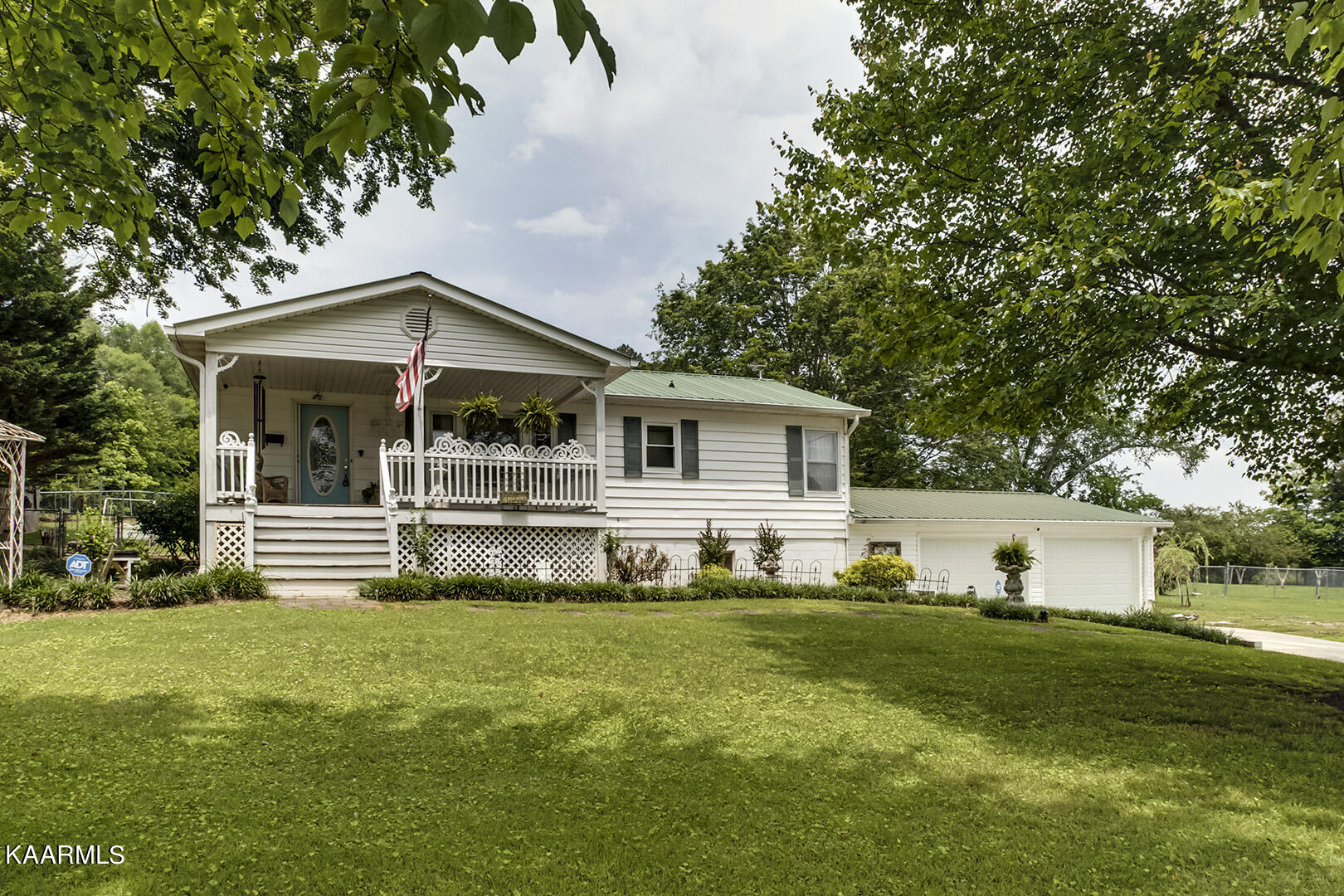 204 Brahman Road Kingston, TN 37763 - Photo 1 of 48 01_BrahmanRoad_204_Front