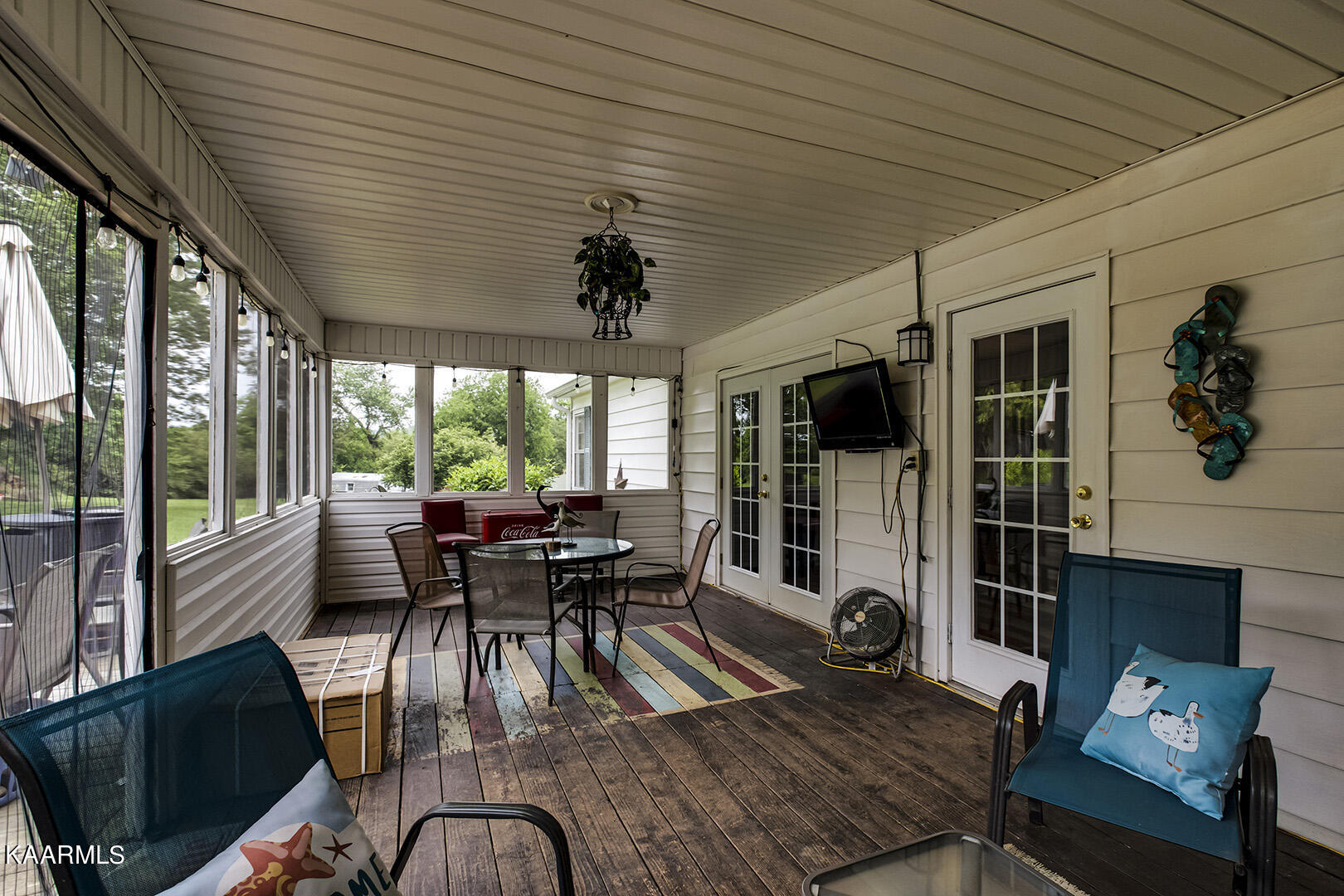 204 Brahman Road Kingston, TN 37763 - Photo 17 of 48 17_BrahmanRoad_204_ScreenedPorch02