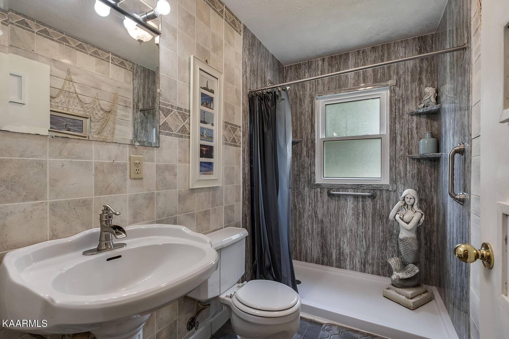 204 Brahman Road Kingston, TN 37763 - Photo 26 of 48 26_BrahmanRoad_204_FullBath1