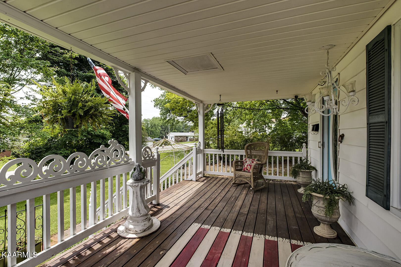 204 Brahman Road Kingston, TN 37763 - Photo 4 of 48 04_BrahmanRoad_204_FrontPorch