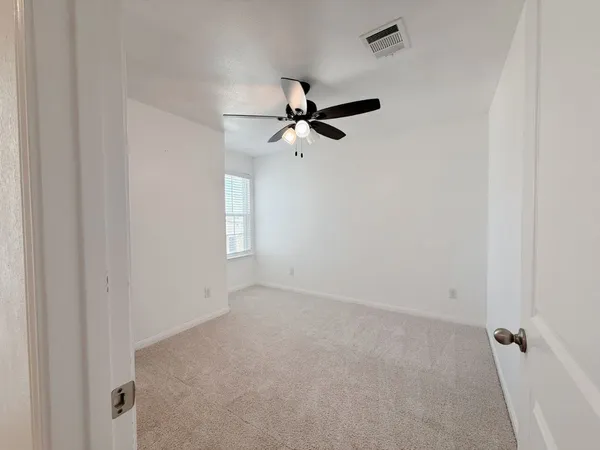 $1,600 | 3000 Cressler Lane, Jarrell, TX 76537