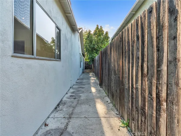 $849,950 | 7318 Zelzah Avenue, Reseda, CA 91335