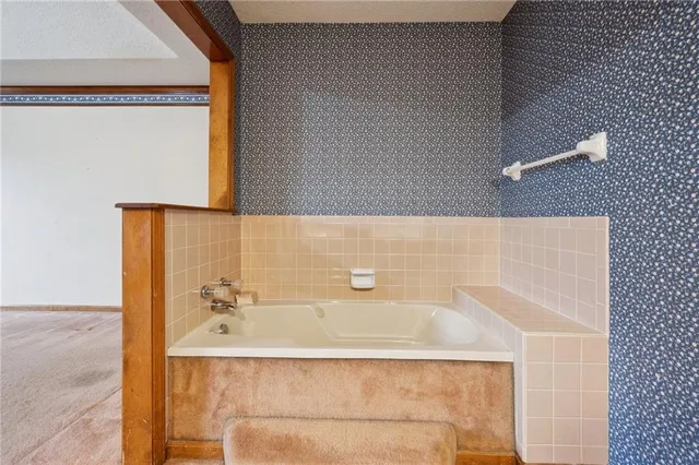 $425,000 | 14828 West 83rd Place, Lenexa, KS 66215