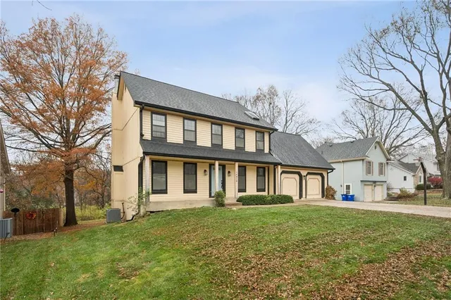 $425,000 | 14828 West 83rd Place, Lenexa, KS 66215