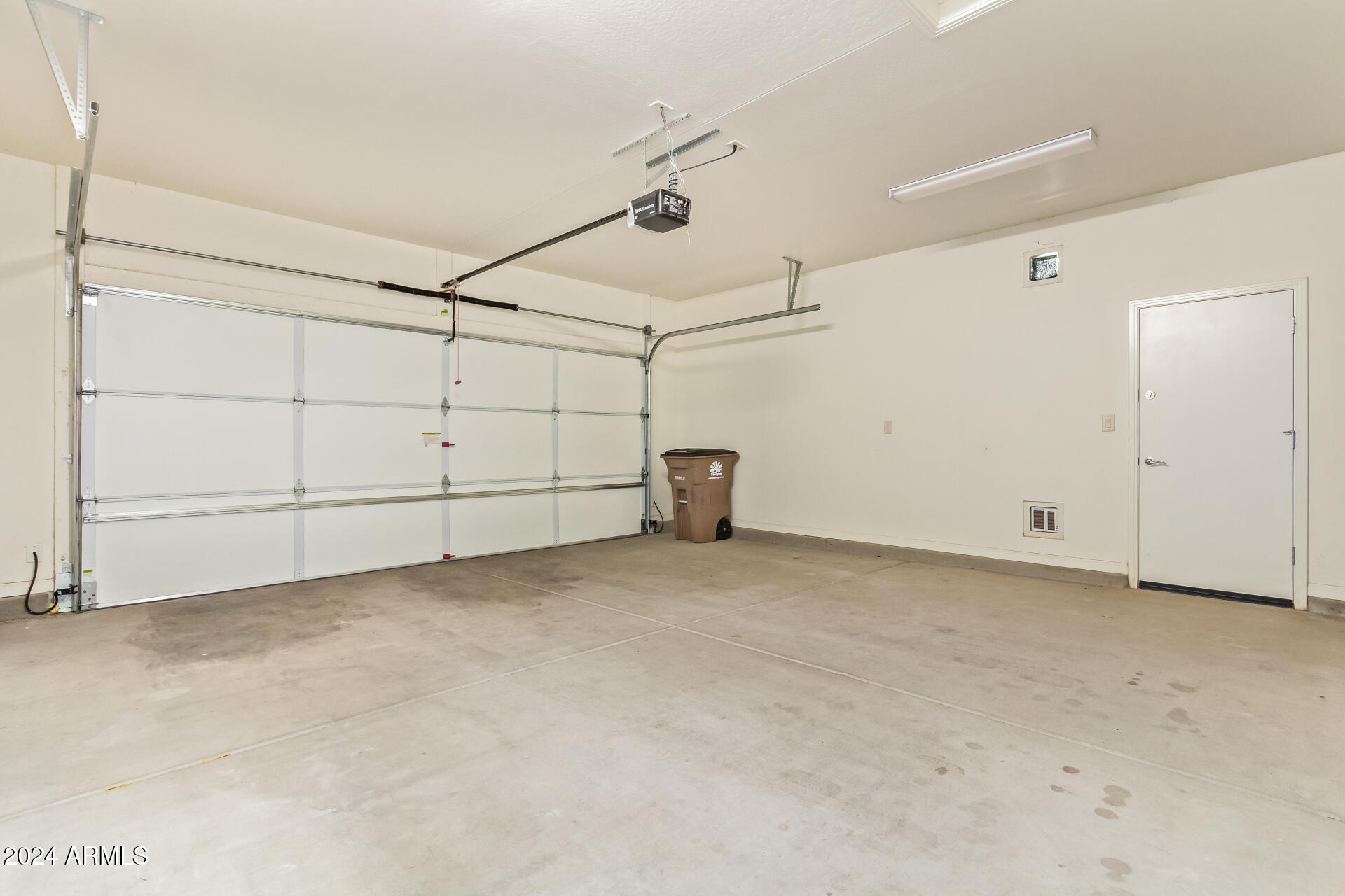 16846 West Almeria Road Goodyear, AZ 85395 - Photo 33 of 41 34 - Almeria