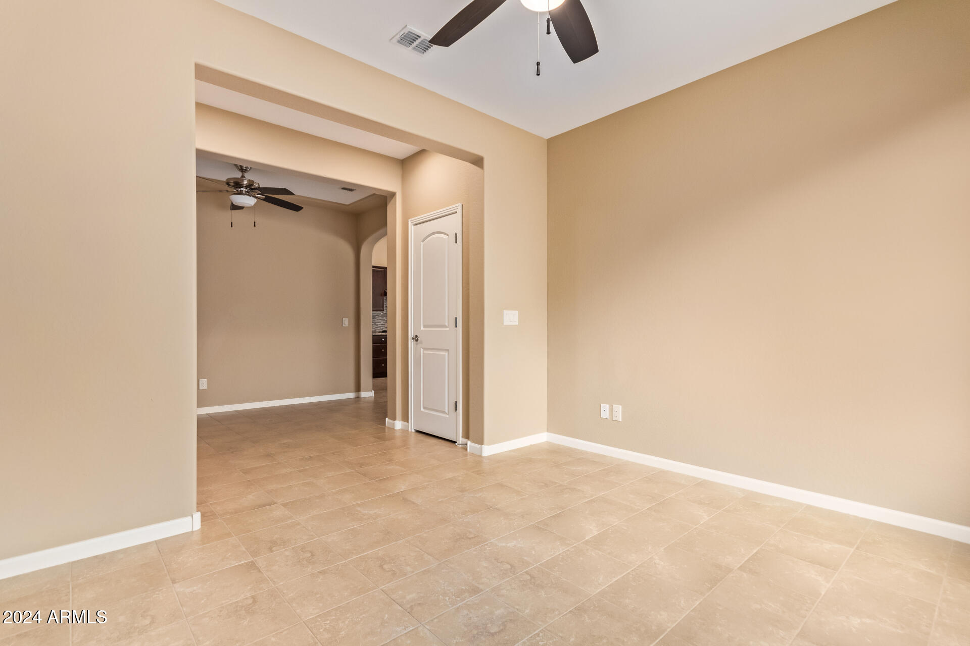 16846 West Almeria Road Goodyear, AZ 85395 - Photo 10 of 41 10 - Almeria