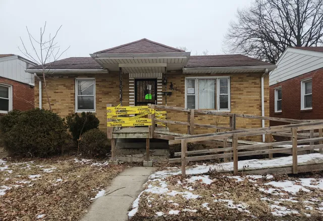 $44,900 | 14921 Oakdale Avenue, Harvey, IL 60426