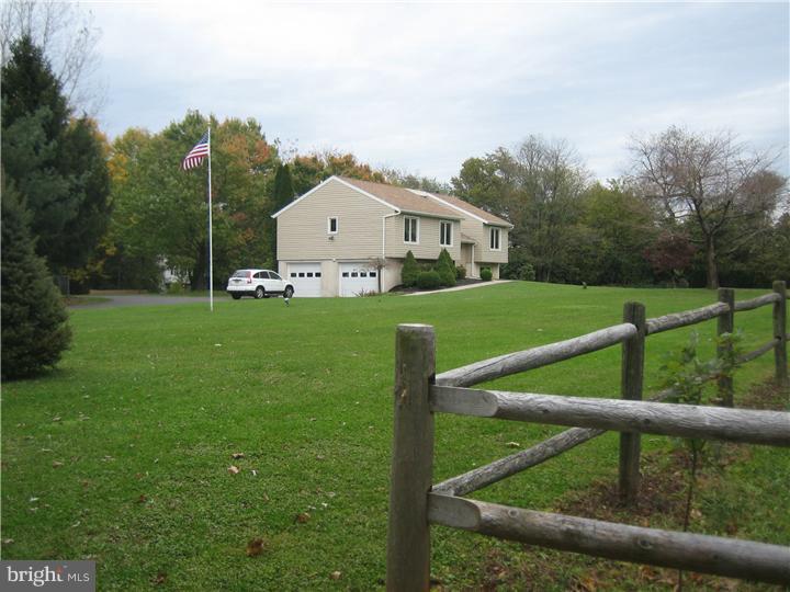 343 Ridge Road Spring City, PA 19475 - Photo 2 of 25 Front Yard