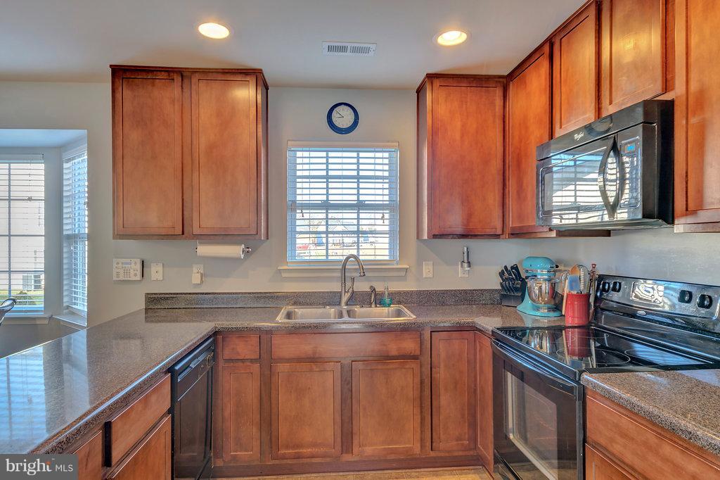 330 Cardinal Road Louisa, VA 23093 - Photo 12 of 27 Kitchen