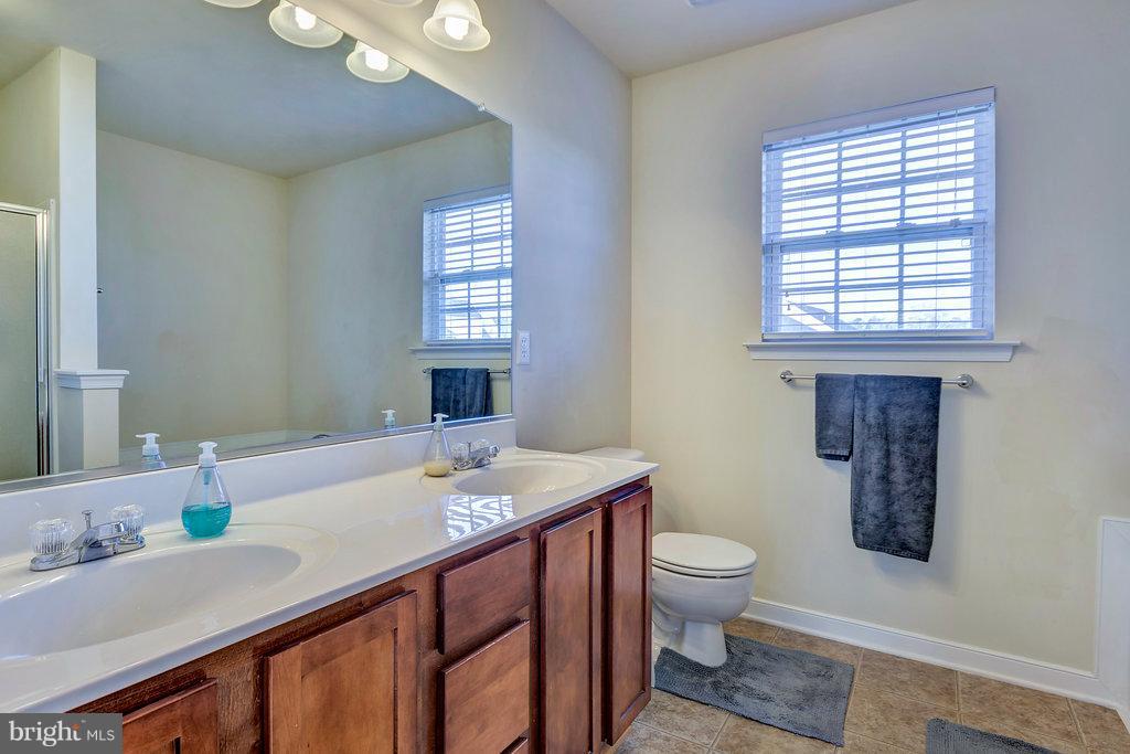 330 Cardinal Road Louisa, VA 23093 - Photo 17 of 27 Bath (Master)
