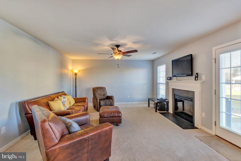 330 Cardinal Road Louisa, VA 23093 - Photo 7 of 27 Family Room