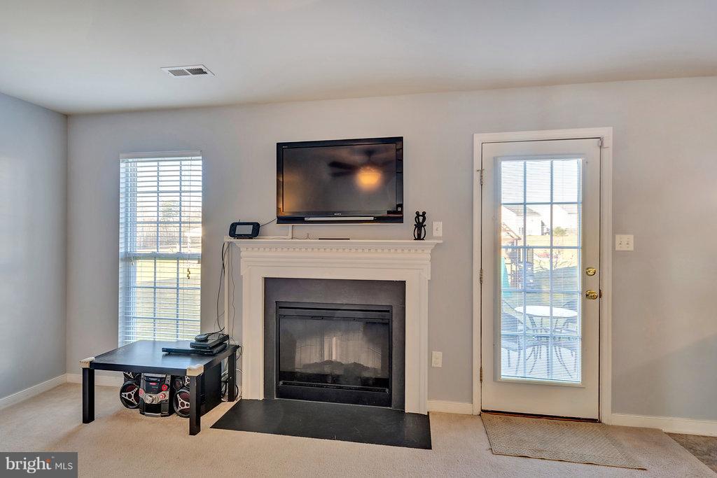 330 Cardinal Road Louisa, VA 23093 - Photo 8 of 27 Family Room