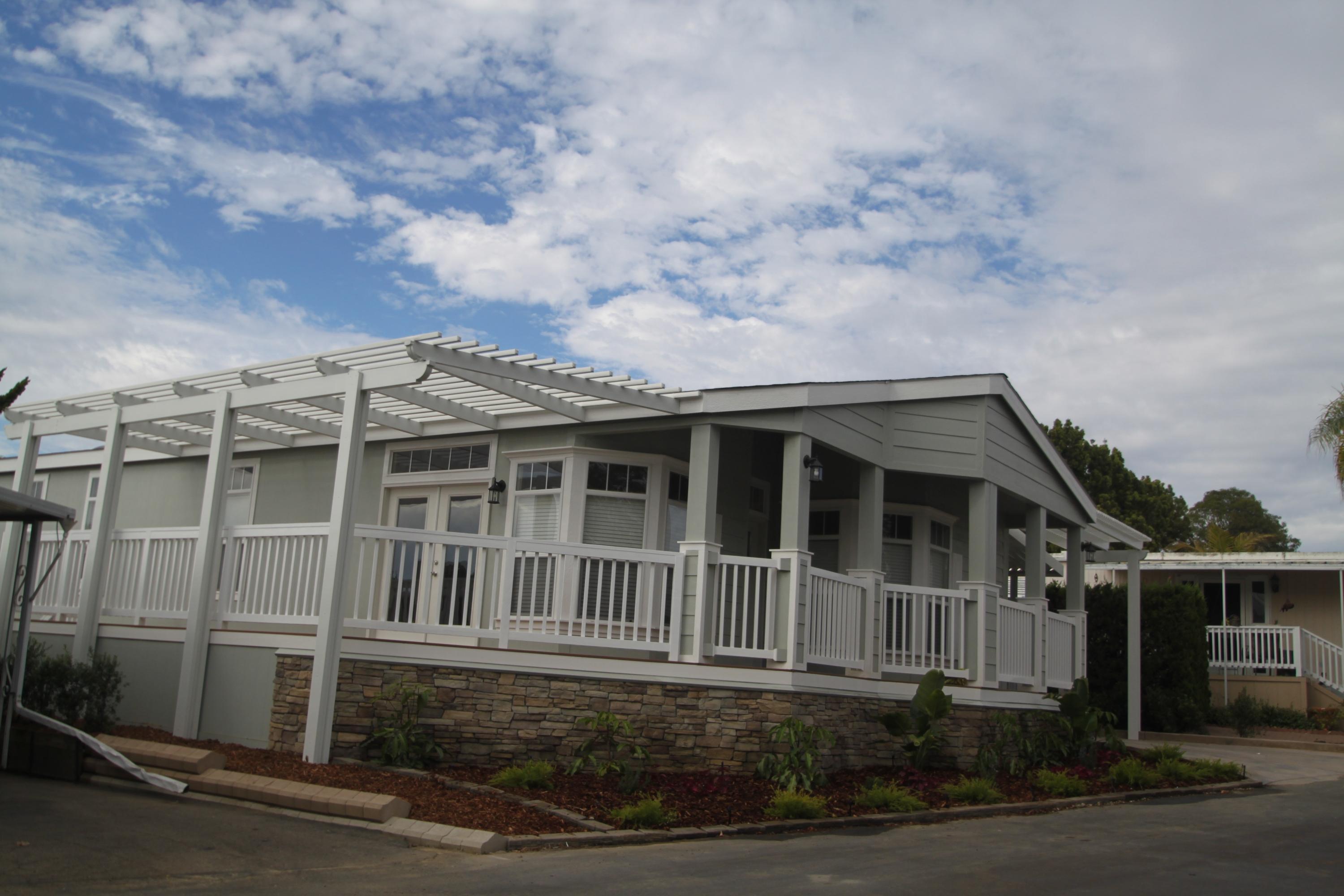 a view of house with a yard