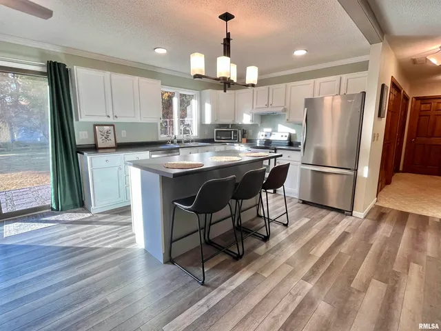 $220,000 | 326 Charter Oak Place, Dahinda, IL 61428