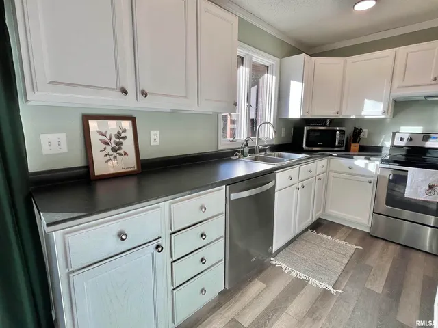 $220,000 | 326 Charter Oak Place, Dahinda, IL 61428