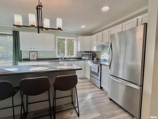 $220,000 | 326 Charter Oak Place, Dahinda, IL 61428