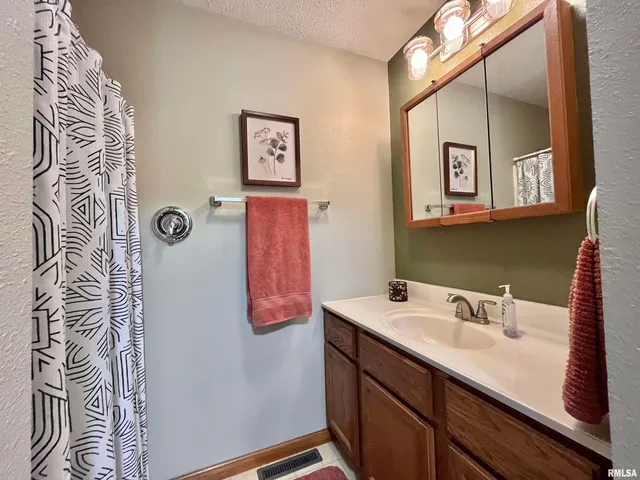 $220,000 | 326 Charter Oak Place, Dahinda, IL 61428