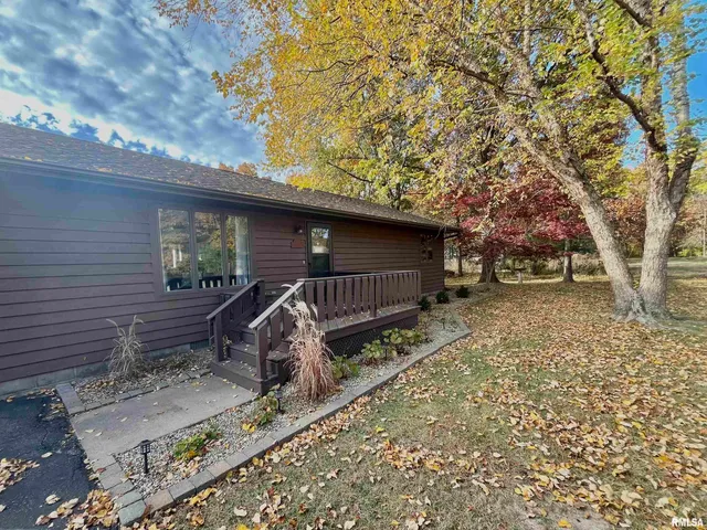 $220,000 | 326 Charter Oak Place, Dahinda, IL 61428