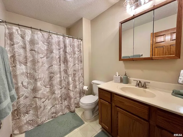 $220,000 | 326 Charter Oak Place, Dahinda, IL 61428