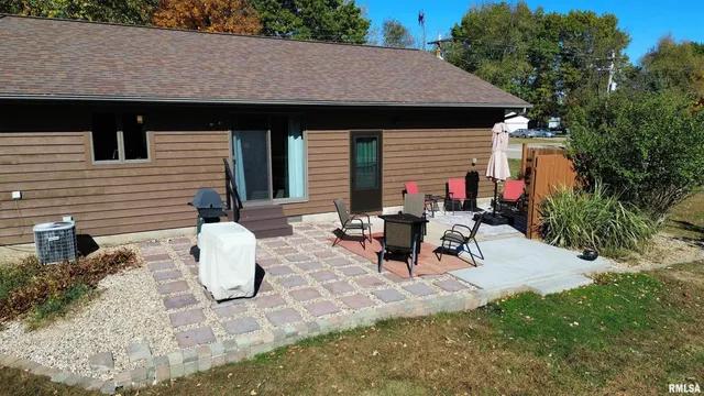 $220,000 | 326 Charter Oak Place, Dahinda, IL 61428